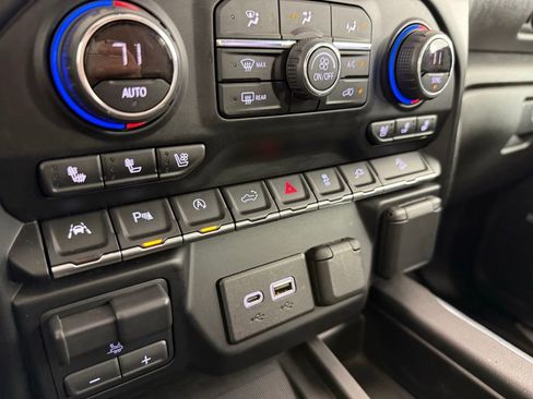 Used 2019 Chevrolet Silverado 1500 LTZ w/ LTZ Premium Package AWD/4WD image 29