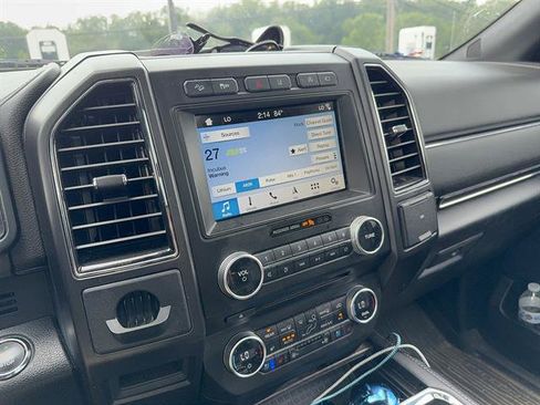 Used 2018 Ford Expedition Limited w/ Equipment Group 302A AWD/4WD image 8