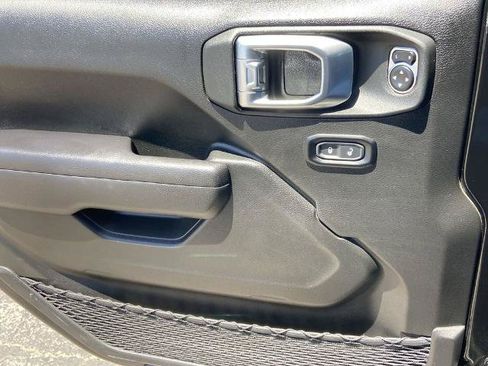Used 2023 Jeep Gladiator Sport AWD/4WD image 18