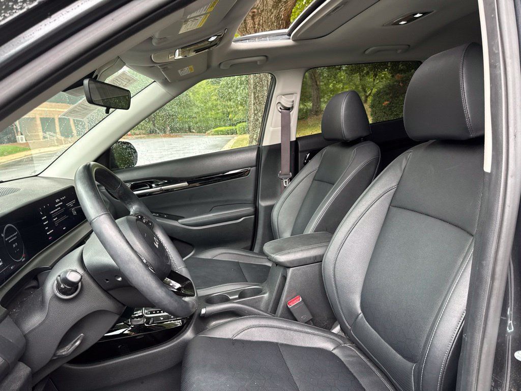 Used 2025 Kia Seltos EX w/ EX Sunroof Package FWD image 7