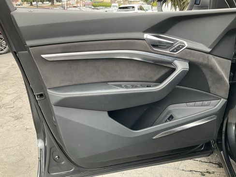 Used 2019 Audi e-tron Prestige w/ Prestige Package image 23