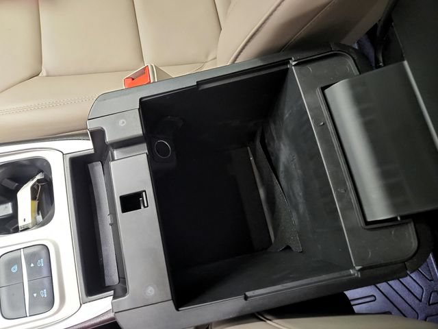 Used 2023 Ford Explorer XLT w/ Equipment Group 202A RWD image 40