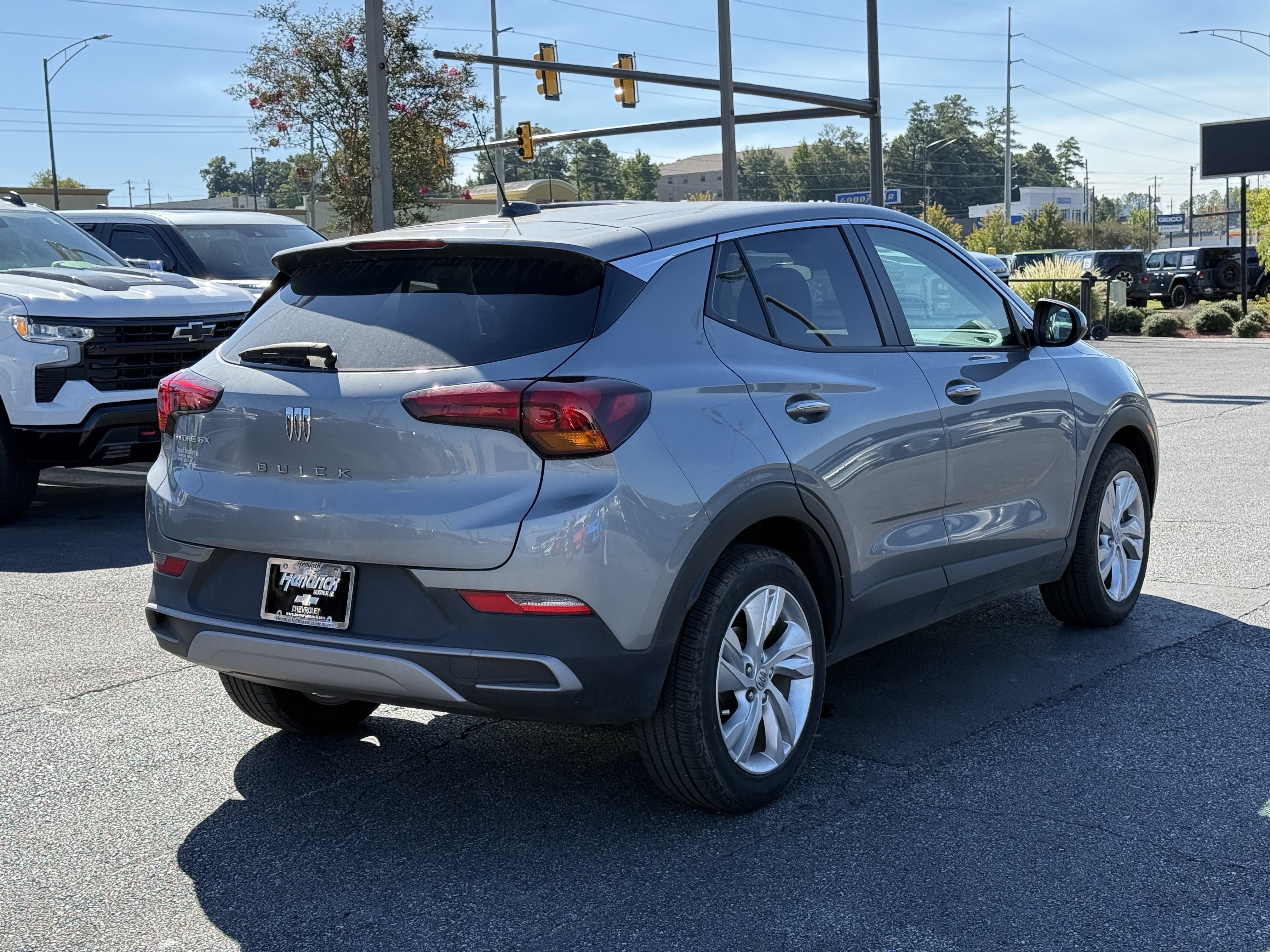 Used 2024 Buick Encore GX Preferred w/ Comfort Package FWD image 11