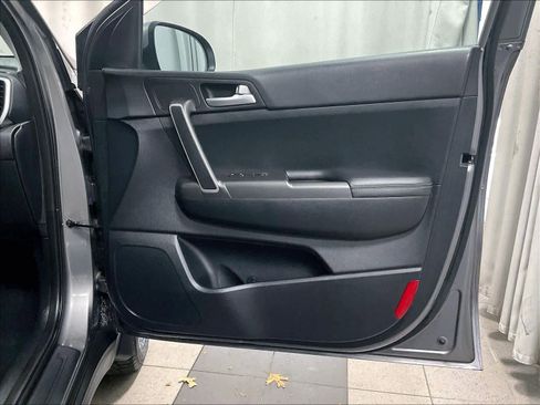 Used 2019 Kia Sportage LX image 12