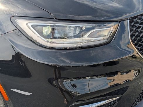 New 2026 Chrysler Pacifica Select image 9