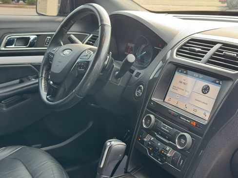 Used 2017 Ford Explorer XLT w/ Equipment Group 202A FWD image 12