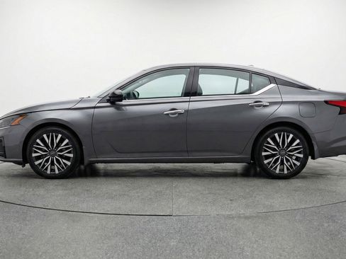Used 2025 Nissan Altima 2.5 SV FWD image 5