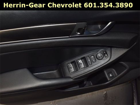 Used 2018 Honda Accord Sport image 6