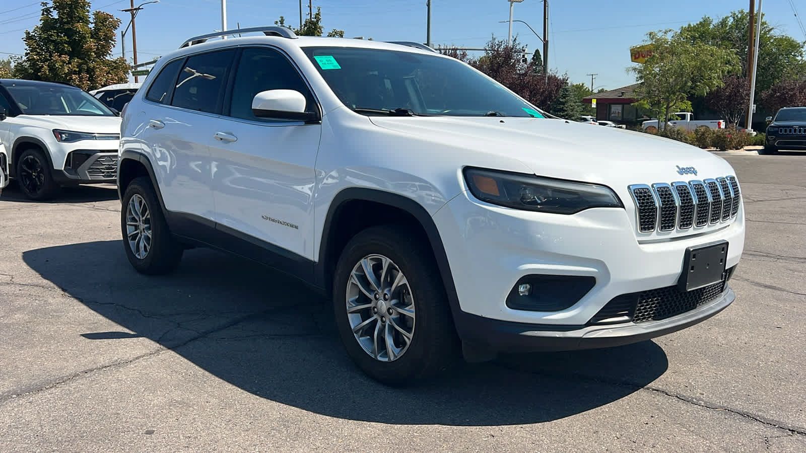 Used 2019 Jeep Cherokee Latitude Plus w/ Comfort/Convenience Group AWD/4WD image 3