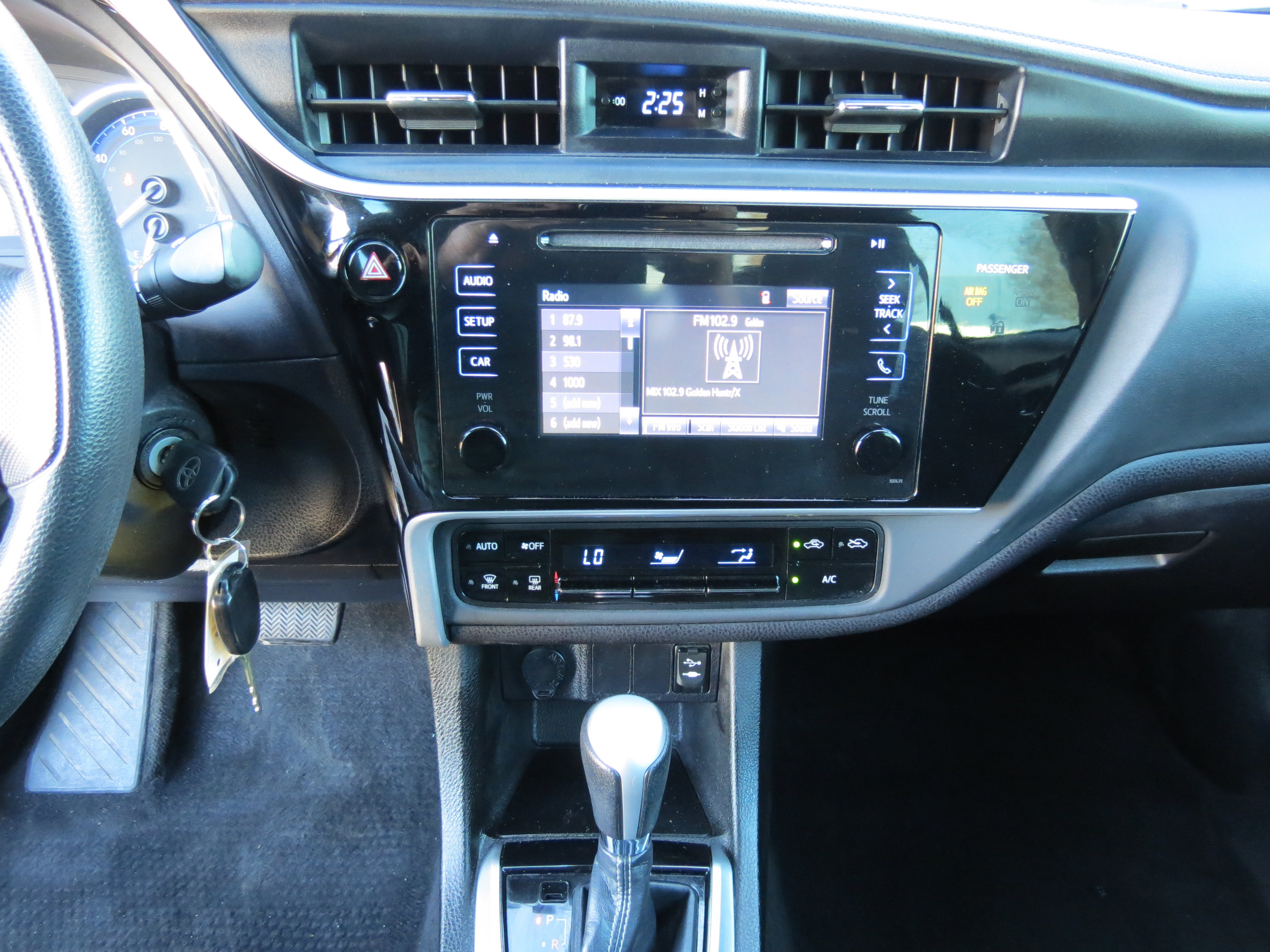 Used 2017 Toyota Corolla LE FWD image 20