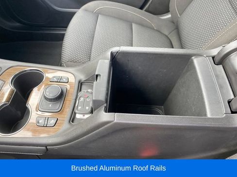 Used 2022 GMC Acadia SLE w/ Driver Convenience Package FWD image 14