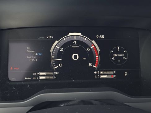 New 2026 Toyota Tundra Platinum w/ TRD Off-Road Package AWD/4WD image 15