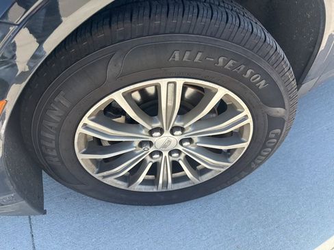 Used 2019 Cadillac XT5 Luxury image 3