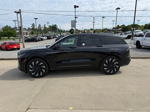 Used 2025 Lincoln Nautilus Reserve AWD/4WD image 9