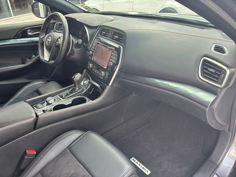 Used 2023 Nissan Maxima SR w/ Sport Mat Group FWD image 12