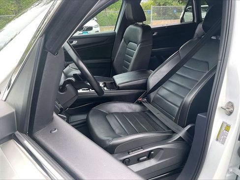 Used 2024 Volkswagen Atlas Cross Sport SEL R-Line AWD/4WD image 9