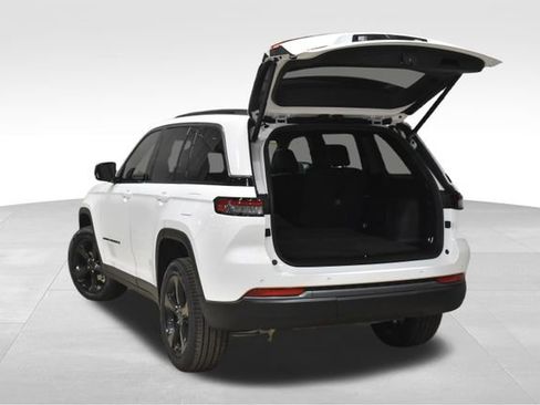 New 2026 Jeep Grand Cherokee Limited w/ Limited Altitude Package image 29