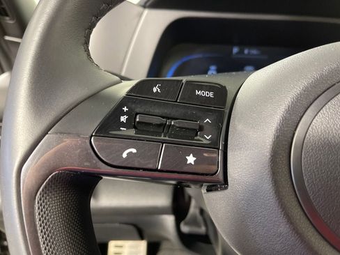 Certified 2025 Hyundai Elantra Sport image 30