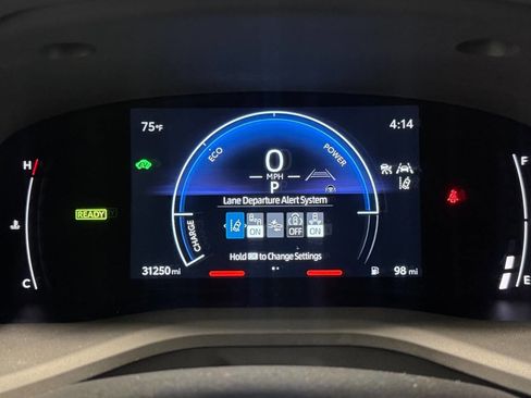 Used 2025 Toyota Camry SE image 30