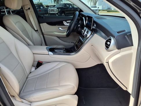 Used 2022 Mercedes-Benz GLC 300 image 12