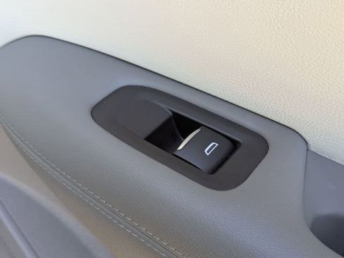 Used 2025 Cadillac XT6 Premium Luxury image 35