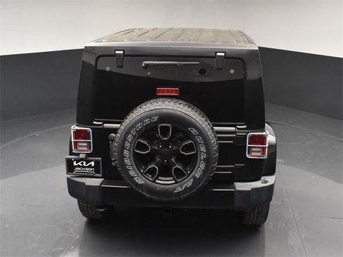 Used 2017 Jeep Wrangler Unlimited Sahara image 42