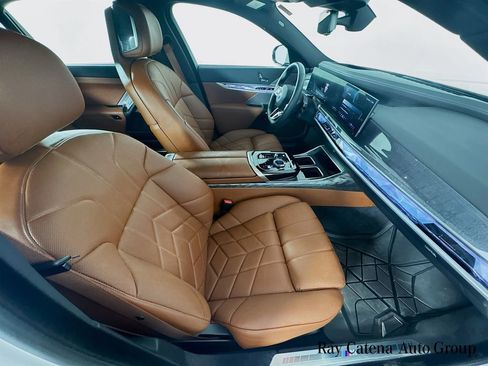 Used 2025 BMW i7 eDrive50 w/ M Sport Package image 29