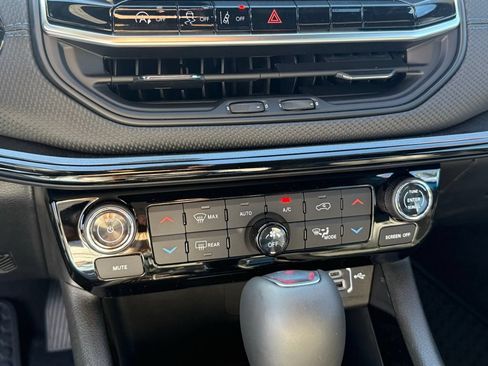 Used 2026 Jeep Compass Latitude AWD/4WD image 24