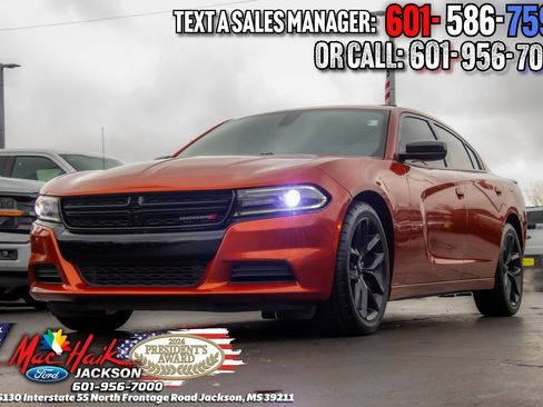 Used 2020 Dodge Charger SXT w/ Blacktop Package image 3