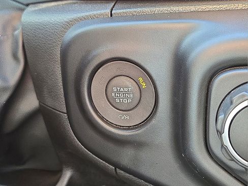 Used 2023 Jeep Wrangler Unlimited image 31