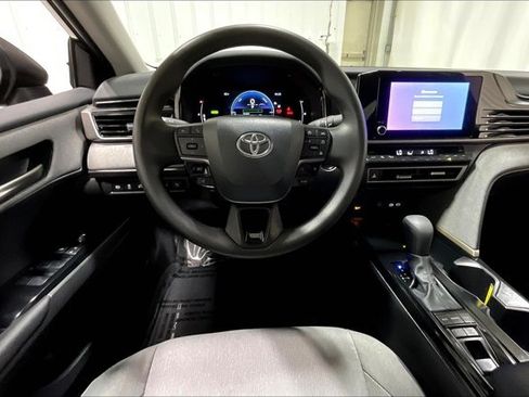 Used 2026 Toyota Camry LE w/ Convenience Package FWD image 5