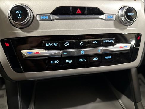 Used 2023 Ford Explorer XLT image 15