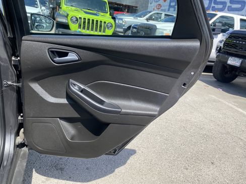 Used 2016 Ford Focus SE FWD image 19