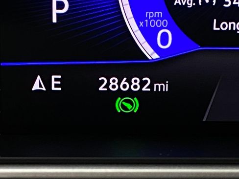 Used 2025 Volkswagen Taos SE image 17