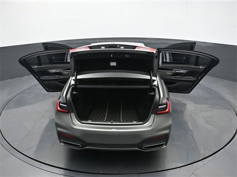 Used 2022 BMW 750i xDrive w/ Autobahn Package image 28