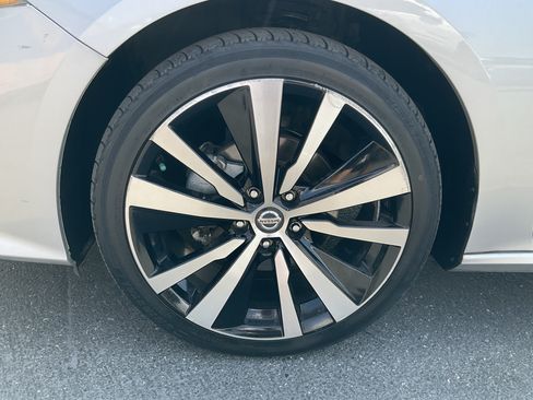 Used 2021 Nissan Altima 2.5 SR FWD image 11