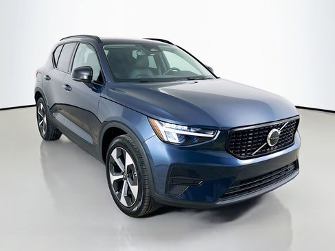 Used 2026 Volvo XC40 B5 Core w/ Protection Package Premier AWD/4WD image 3