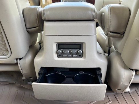 Used 2004 Toyota Land Cruiser w/ Convenience Pkg AWD/4WD image 30