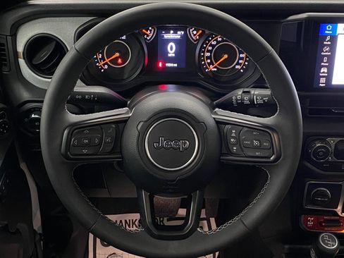 Used 2025 Jeep Wrangler Unlimited Sport AWD/4WD image 15