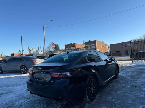 Used 2021 Toyota Camry SE image 6