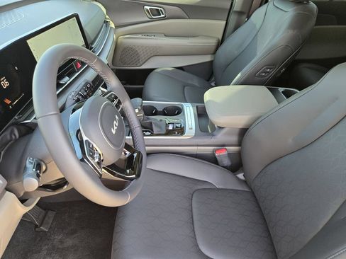 New 2026 Kia Carnival EX FWD image 10