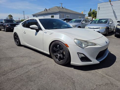 Used 2014 Scion FR-S RWD image 4