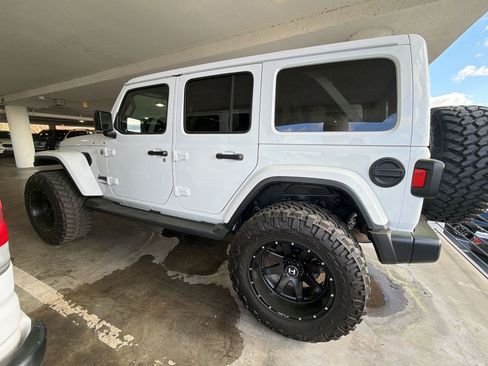 Used 2020 Jeep Wrangler Unlimited Sahara image 2