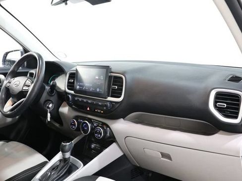 Used 2023 Hyundai Venue SEL FWD image 14