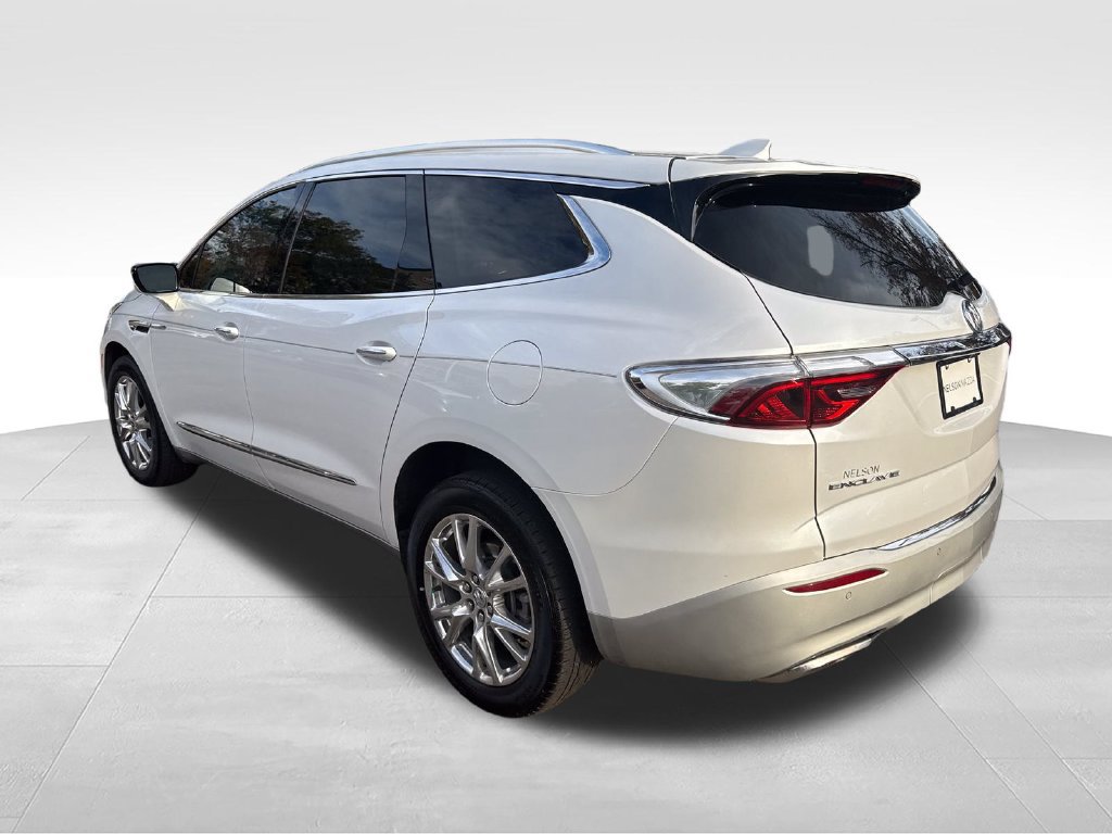 Used 2023 Buick Enclave Premium w/ Experience Buick Package FWD image 4
