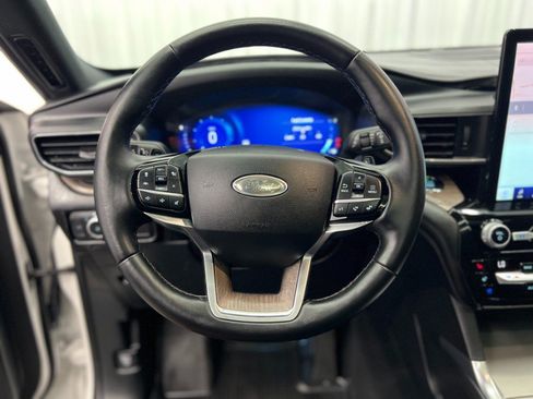 Used 2021 Ford Explorer Platinum AWD/4WD image 24