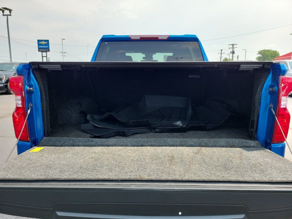 Used 2023 Chevrolet Silverado 1500 LT AWD/4WD image 10