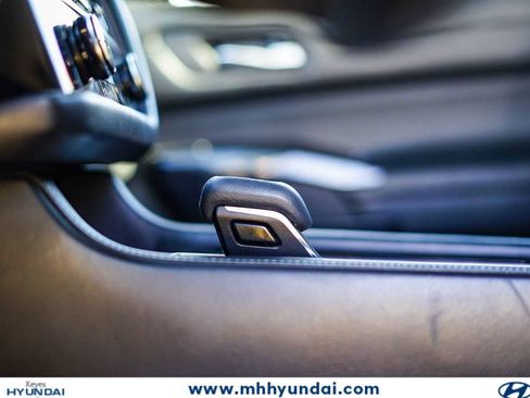 Used 2022 Nissan Pathfinder SV FWD image 16