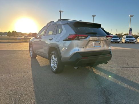 Used 2019 Toyota RAV4 XLE image 7