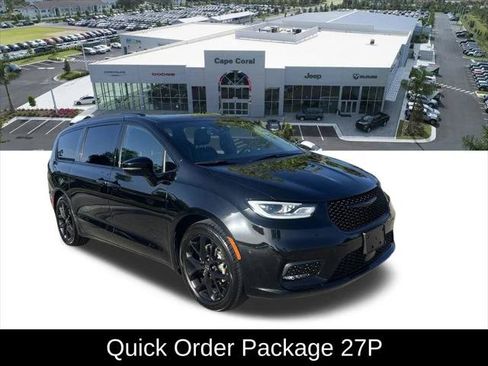 Certified 2026 Chrysler Pacifica Limited w/ S Appearance Package FWD image 3